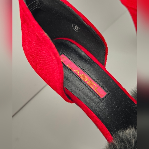 Coquette red velvet heels with gray faux fur - Picture 5 of 11